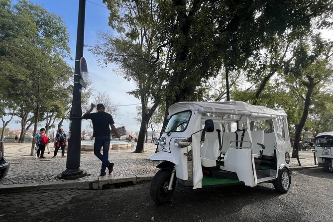 Lisbon 1h30 Tuk-Tuk Tour: The best way to visit the city - Martim Moniz and the final square
