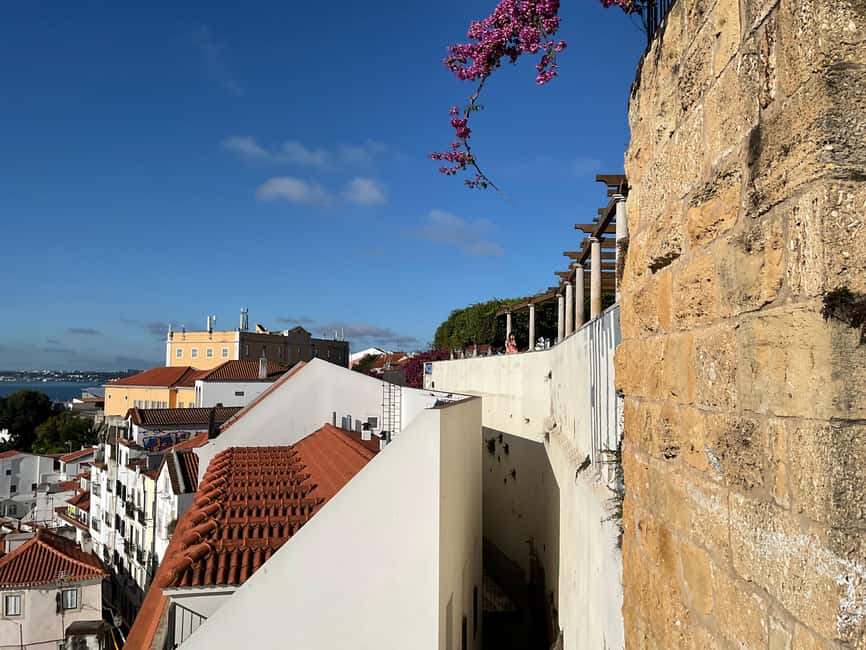 Lisbon:2-hour sightseeing TukTuk Tour with free Pickup - Key points at a glance