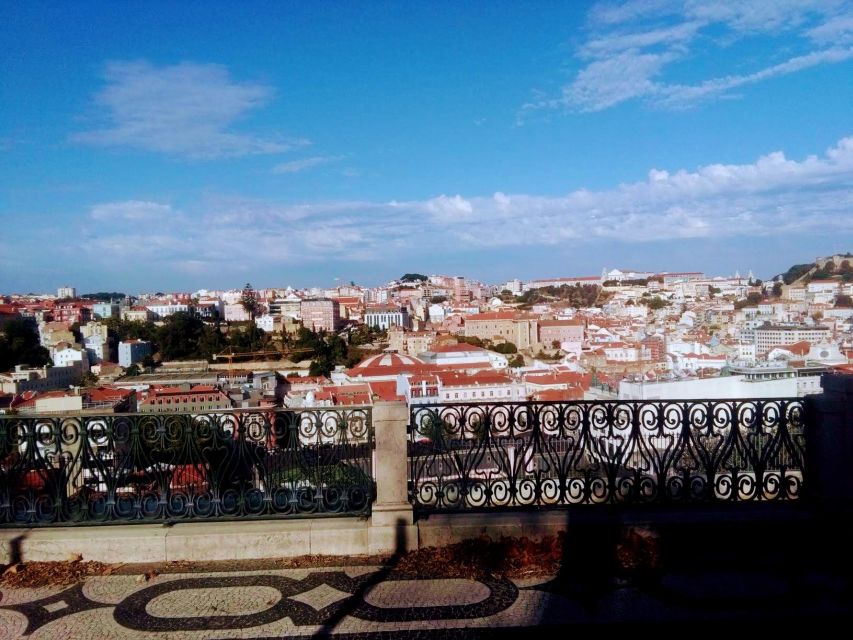 Lisbon:2-hour sightseeing TukTuk Tour with free Pickup - Pickup, meeting point, and flexible booking