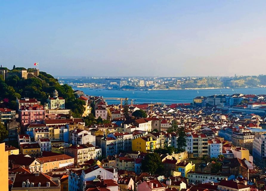Lisbon:2-hour sightseeing TukTuk Tour with free Pickup - What to bring and what to leave behind