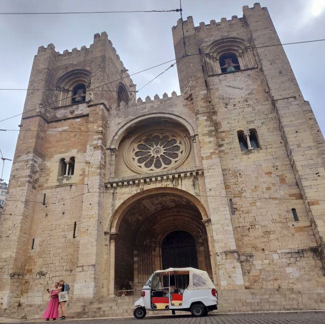 Lisbon: 2 hours Private City Highlights Tuk-Tuk Tour for two - Senhora do Monte, Lisbon’s high lookout