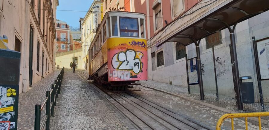 Lisbon: 2 hours Private City Highlights Tuk-Tuk Tour for two - São Vicente de Fora and the National Pantheon
