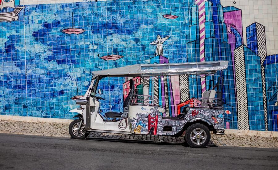 Lisbon: 2h Old Lisbon Tuk Tuk Tour - What the guides add to the ride