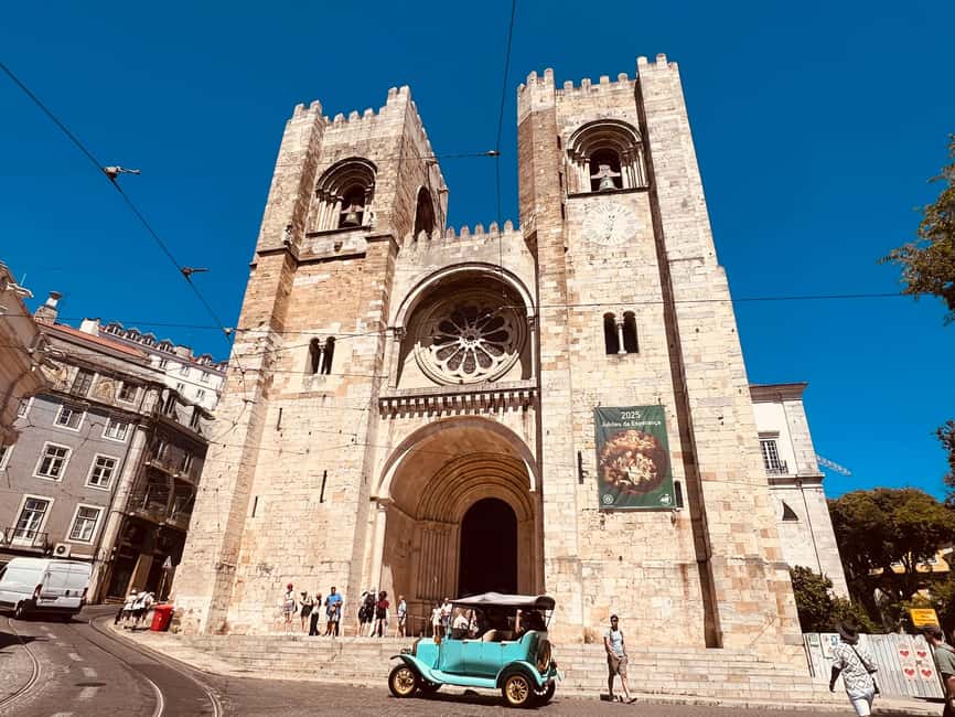 Lisbon: Alfama Old Town, Viewpoints and More TukTuk Tour - Why a tuk-tuk works so well in Alfama