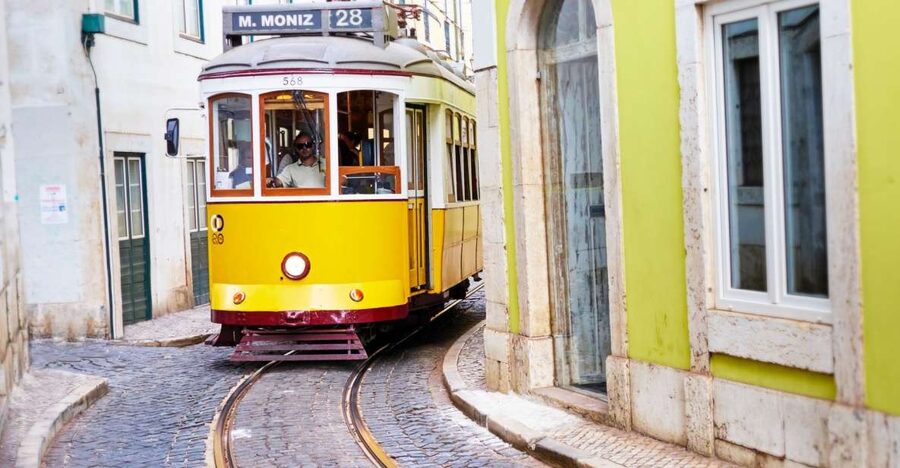 Lisbon: All City Premium Private Guided Tour by Tuk-Tuk - From Rossio to Lisbon Cathedral