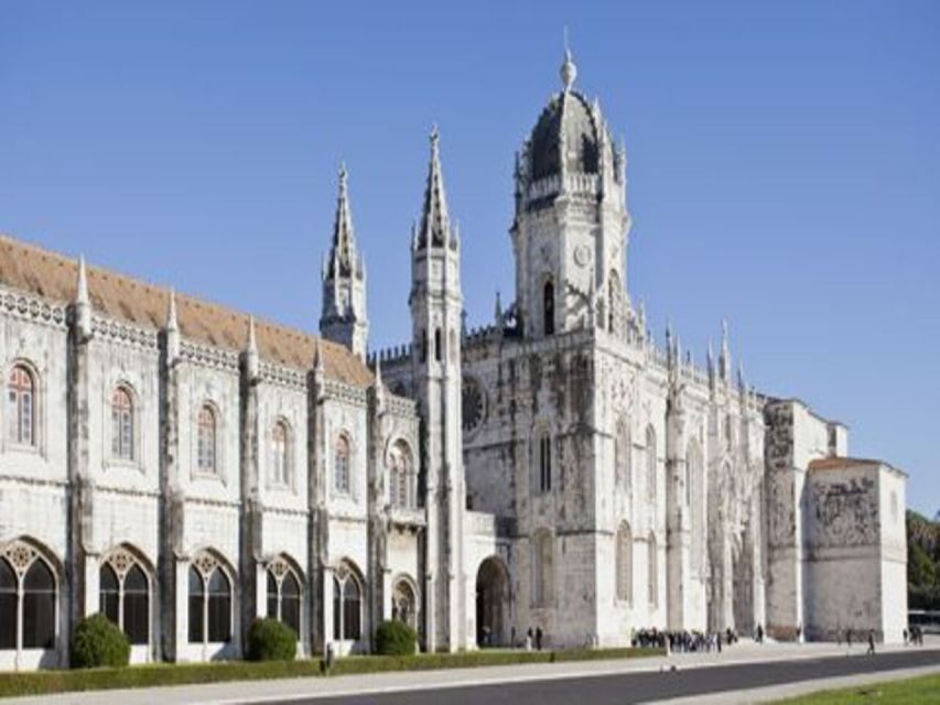 Lisbon: Belem Private Tuk-Tuk Tour for 2 hours - Pastéis de Belém in a 20-minute stop