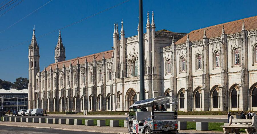 Lisbon: Belém Tuk Tuk Tour with Pastel de Nata Tasting - A short ride from Lisbon to the riverside district
