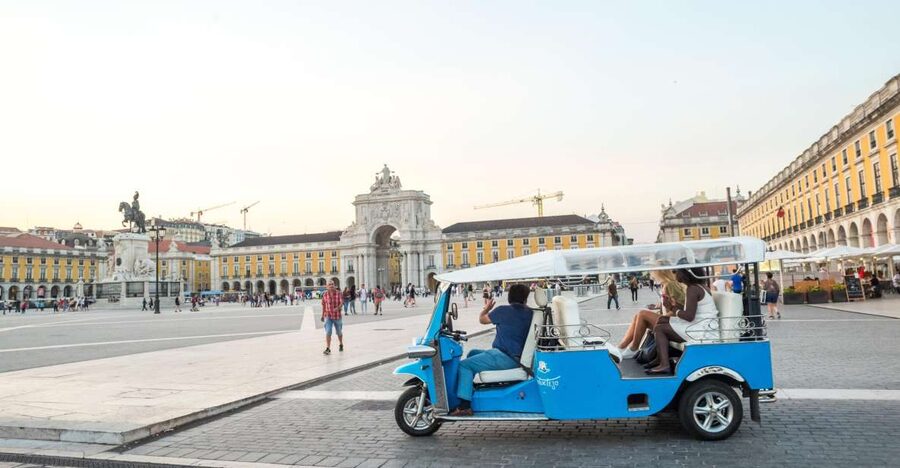 Lisbon by Tuk Tuk Guided Tour: City of Neighborhoods - Key points at a glance
