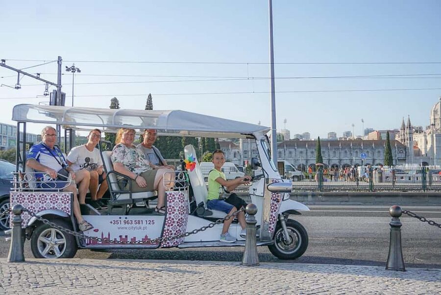 Lisbon: City Highlights Tour by Tuk Tuk - Lisbon Cathedral and Santa Maria Maior