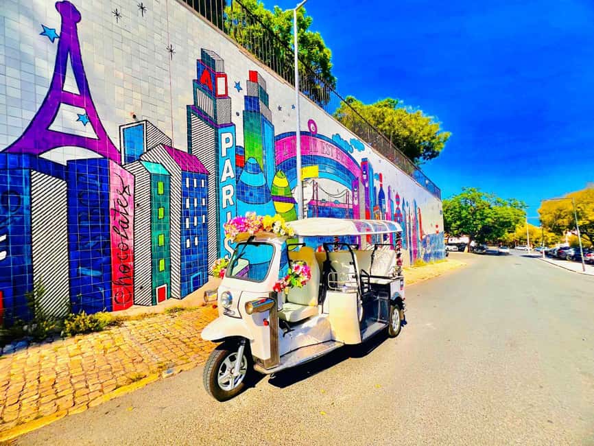 Lisbon: City Tour by Tuk Tuk with Free Souvenir - Santa Luzia and Portas do Sol: the view stops