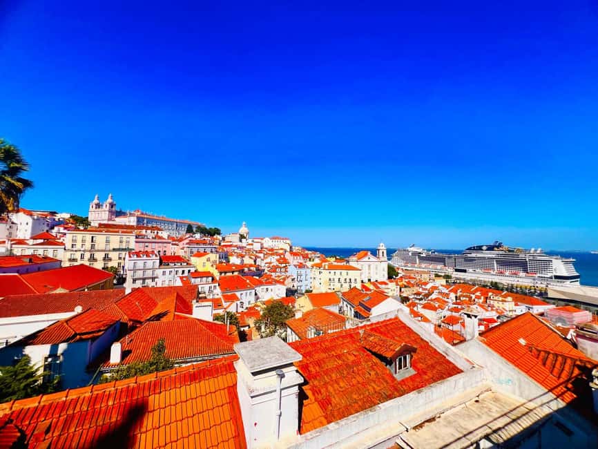 Lisbon: City Tour by Tuk Tuk with Free Souvenir - The return through central Lisbon