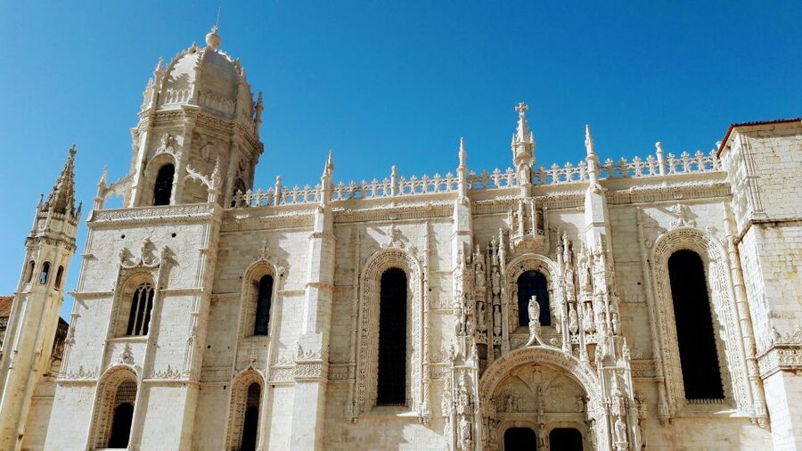 Lisbon Essentials 5H Tuk Tuk seightseeing Tour Free Pickup - The five-hour pace: useful, but not effortless