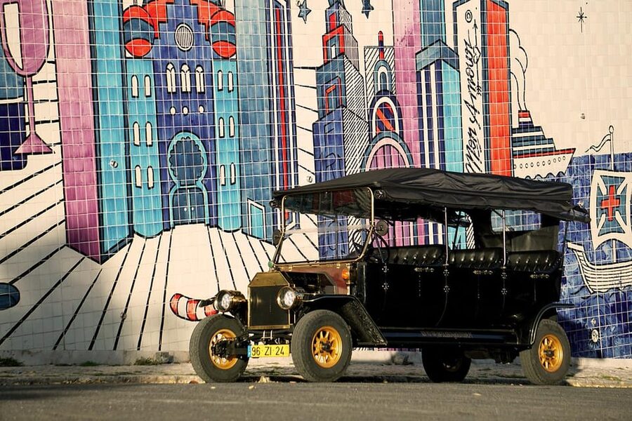 Lisbon: Food and Wine Tasting 4-Hours Tuk Tuk Tour - Should you book it?