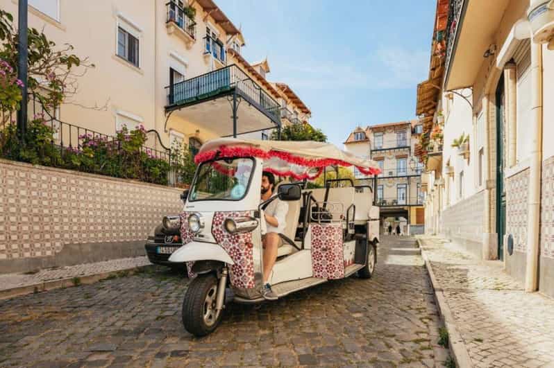 Lisbon: Food and Wine Tasting 4-Hours Tuk Tuk Tour - Three viewpoints that explain Lisbon