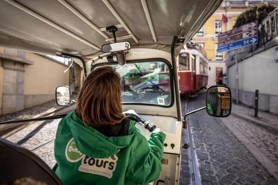 Lisbon: Guided Tuk-Tuk Tour Along the Historic Tram Line 28 - Principe Real, Eduardo VII Park, and Avenida da Liberdade