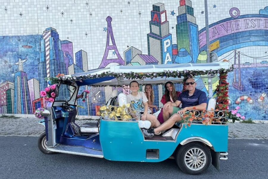 Lisbon:Half-day Guided Tuk Tuk Tour OldTown CityCenter Belem - Meeting at Time Out Market
