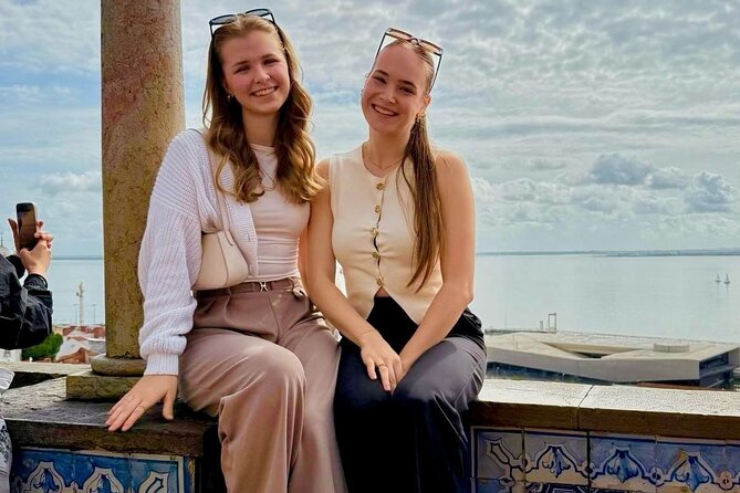 Lisbon Historic Tuk Tuk Adventure with Free Polaroid Pictures - São Vicente, the National Pantheon, and Alfama