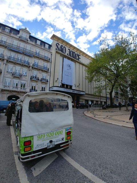 Lisbon Iconic Highlights in 2H00 : Private Tuk-Tuk Tour - São Vicente, Santa Clara, and the National Pantheon