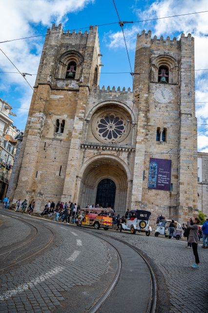 Lisbon: Old Town City Tour by Private Tuktuk - Santa Luzia and Portas do Sol: the classic photo stops