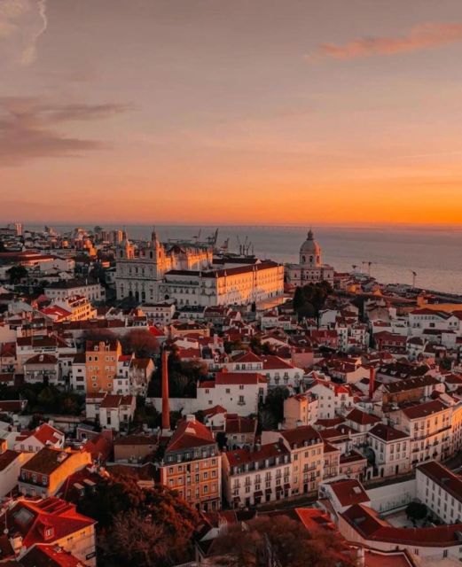 Lisbon: old town sightseeing Tuk-Tuk Tour - Portas do Sol and Santa Luzia