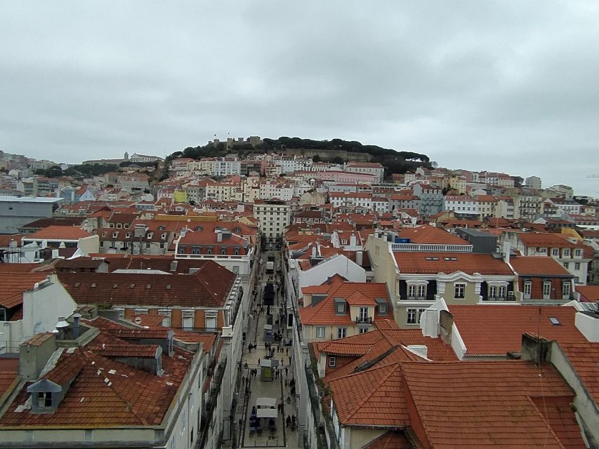 Lisbon Old Town sightseeing with tuk tuk - Santa Luzia and Portas do Sol viewpoints