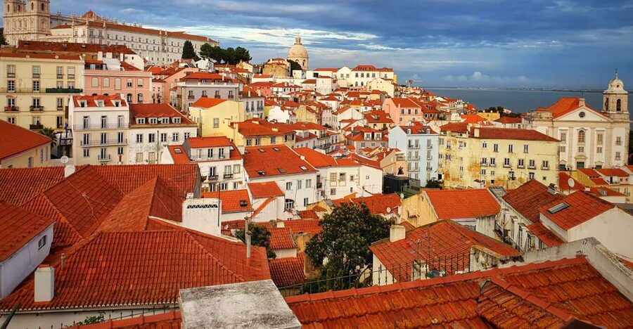 Lisbon: Old Town TukTuk Tour and Scenic Viewpoints in Alfama - Lisbon Cathedral and Saint Anthony’s Church