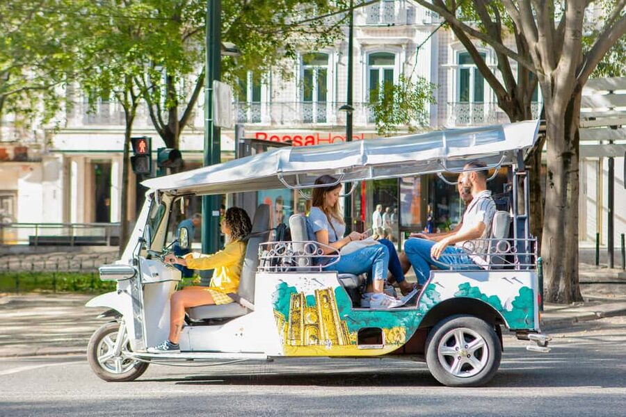 Lisbon on a Tuk Tuk Tour: History & Viewpoints - What your guide adds to the ride
