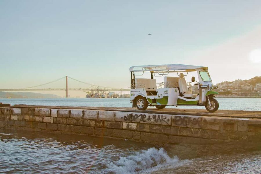 Lisbon on a Tuk Tuk Tour: History & Viewpoints - Who should book this and who should skip it