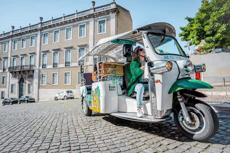 Lisbon on a Tuk Tuk Tour: History & Viewpoints - Alfama, Mouraria, and the first hilltop views