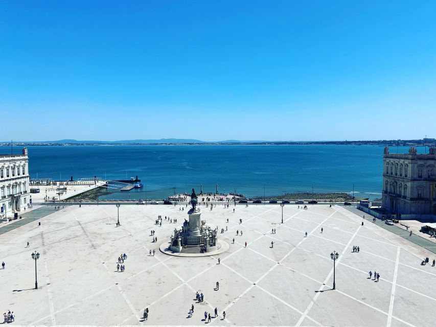 Lisbon: Private City Sightseeing Tour by Tuk-Tuk - Commerce Square and the riverfront ride