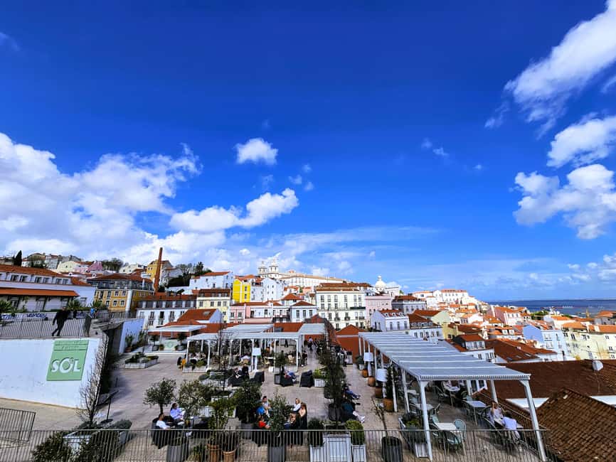 Lisbon: Private city tour by tuktuk alfama up to 90 min - Church of Saint Anthony and Lisbon Cathedral