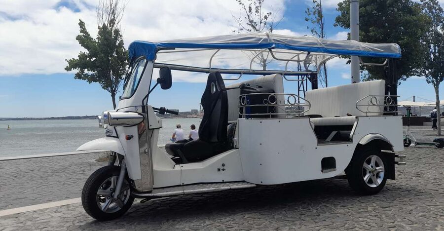 Lisbon: Private Eco Tuk-Tuk Tour for 2 Hours - Graça and the city’s seven hills