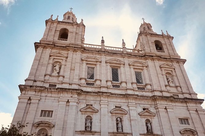 Lisbon: Private Guided Electric Tuk Tuk Tour with Tastings - What the guide adds to the ride
