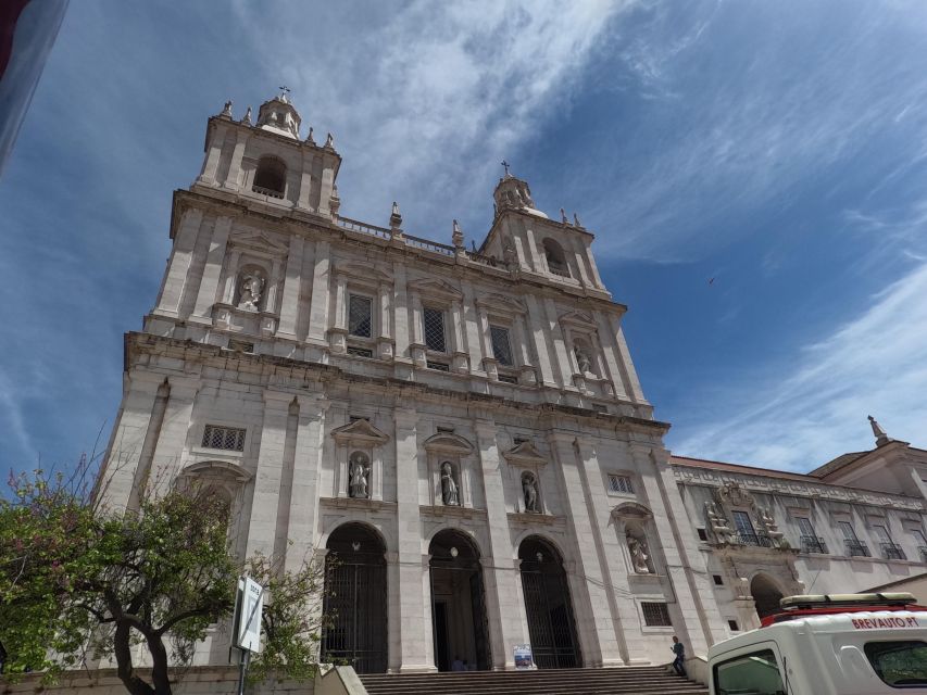 Lisbon:Private guided historical sightseeing Tour by TUK-TUK - What the guide adds