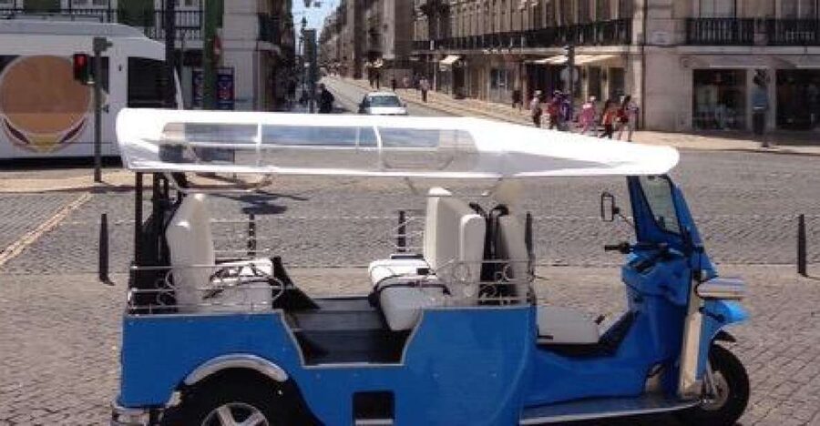 Lisbon: Private Guided Tour of Historical Center by Tuk Tuk - Seating, weather, and getting on and off
