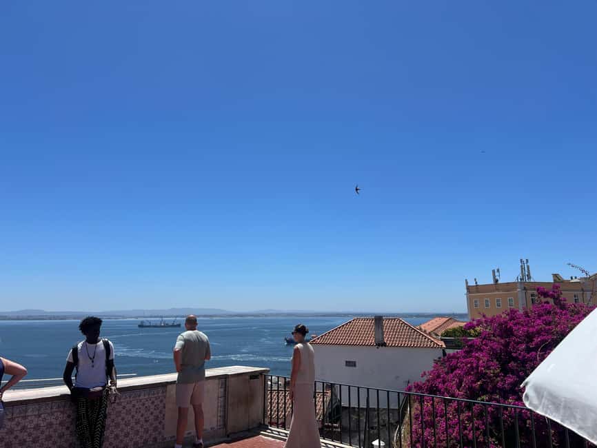 Lisbon: Private Guided TukTuk Tour Old Town 8-10 Spots - Senhora do Monte and the 180-degree panorama