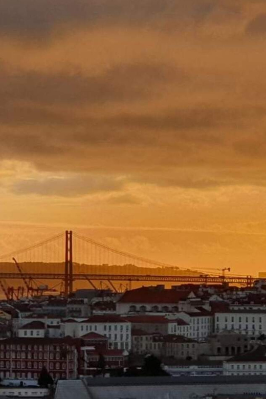 Lisbon: Private Highlights Tuk-Tuk Tour with Tapas and Wine - Why the sunset finish makes this tour different