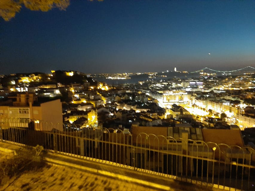 Lisbon: Private Highlights Tuk-Tuk Tour with Tapas and Wine - Santa Luzia for a second view of Lisbon