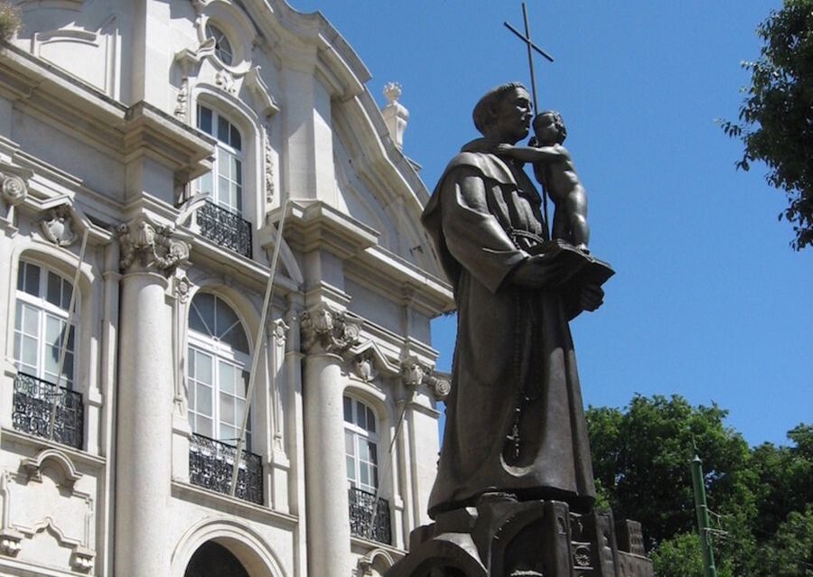Lisbon: Private Historic Tour by Eco Tuk Tuk - Alfama, Mouraria, and a taste of local life