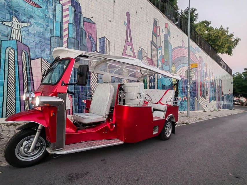 Lisbon Private Sightseeing Photography Tour with Tuk Tuk - Chiado and Largo do Carmo: Lisbon’s central face
