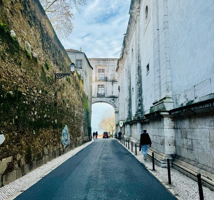 Lisbon: Private Sightseeing Tour by Tuk-Tuk - How much time should you book?
