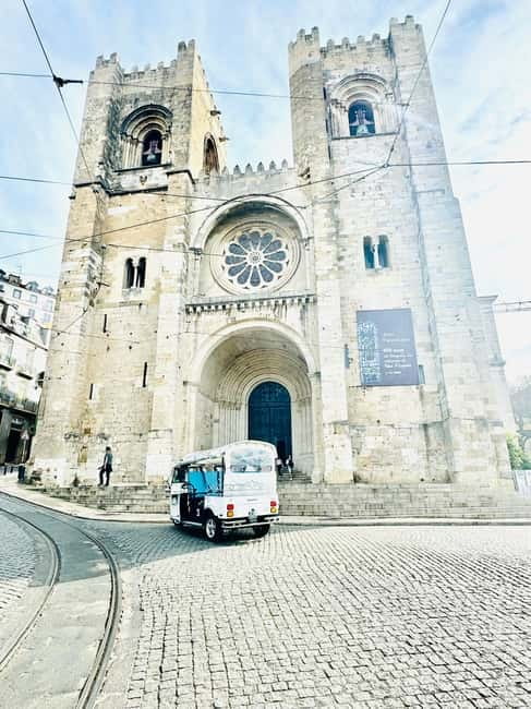 Lisbon: Private Sightseeing Tour by TukTuk - Bairro Alto, São Pedro de Alcântara, and Pink Street