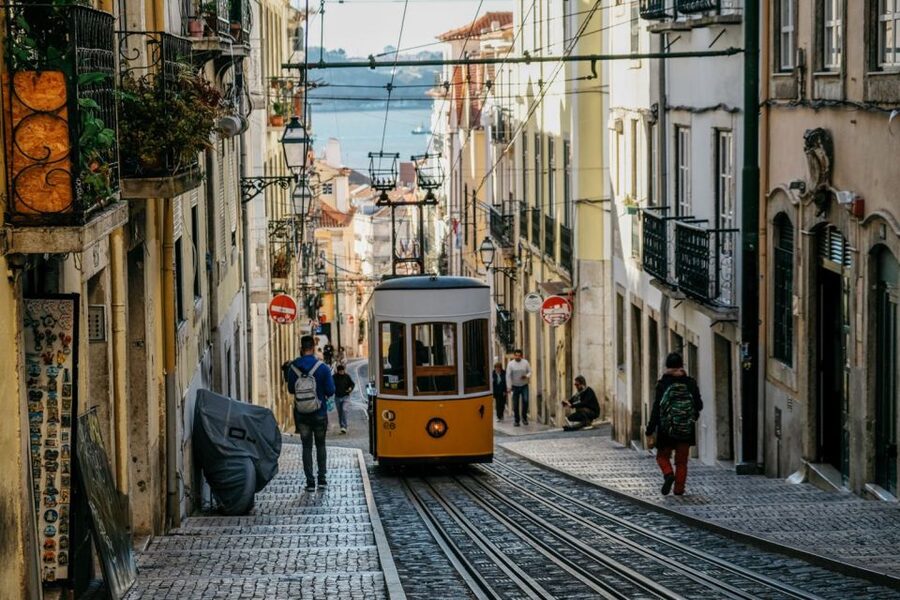 Lisbon: Private Sightseeing Tour in a Vintage Tuk Tuk - Three viewpoints that explain Lisbon