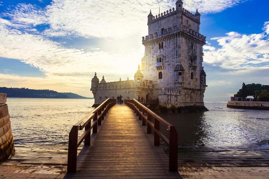 Lisbon: Private Tuk-Tuk City Tour With Local Guide - Lisbon Cathedral and the city’s Roman roots