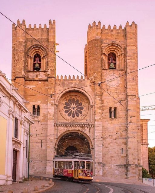 Lisbon: Private Tuk-Tuk City Tour With Local Guide - Santa Luzia and Portas do Sol: Lisbon’s postcard views