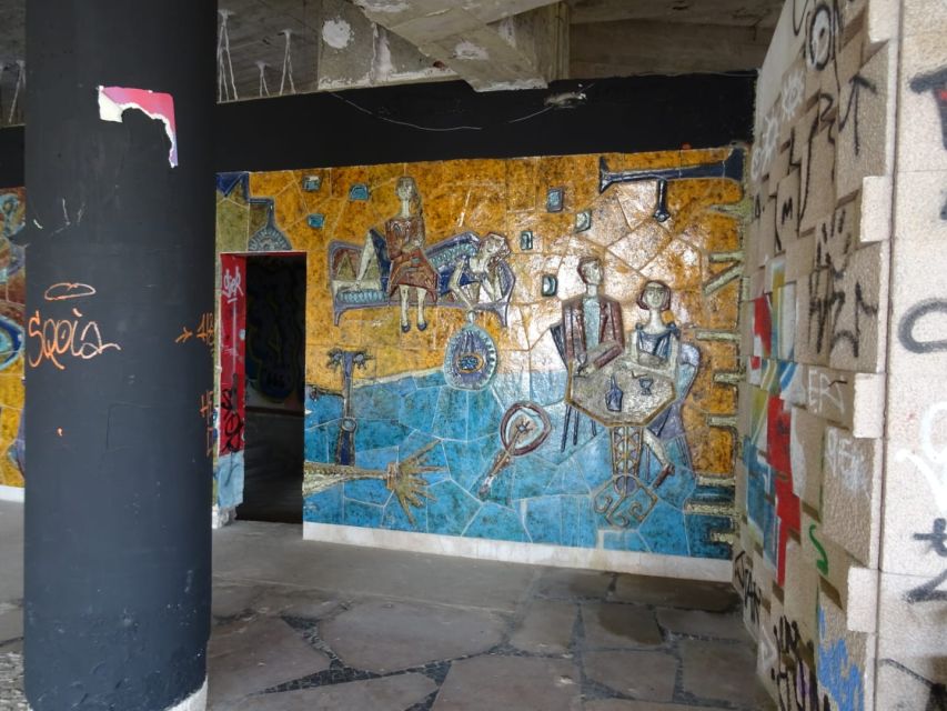Lisbon: Private Tuk-Tuk Street Art Tour for 2,5 hours - Why this Lisbon tuk-tuk ride is different