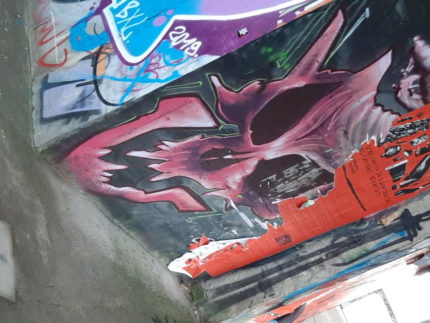 Lisbon: Private Tuk-Tuk Street Art Tour for 2,5 hours - Graça Historic District and the hill factor
