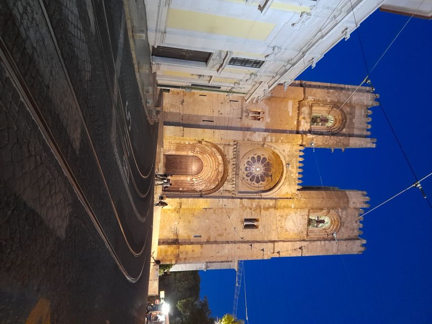Lisbon: Private Tuk-Tuk Tour for 2 hours - What the guide adds