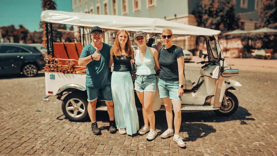 Lisbon: Private Tuk-Tuk Tour of Old Town & Scenic Viewpoints - Starting at Praça do Comércio and the lower city