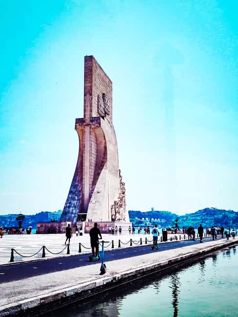Lisbon: Private Tuk-Tuk Tour of Old Town & Scenic Viewpoints - Graça and Senhora do Monte: the high point of the ride